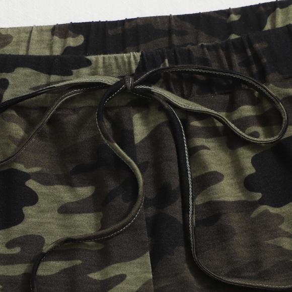 1 MED LEFT! Camo Pull On Tie Track Shorts - Picture 4 of 6